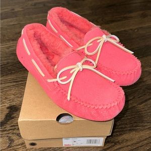 UGG house slippers (Dakota)